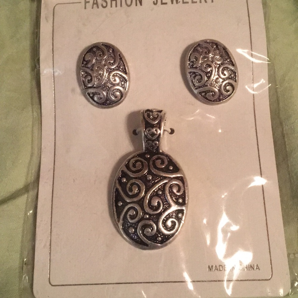Earrings and necklace drop